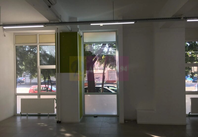 Spatiu comercial Calea Serban Voda, 261 mp, vitrina 20 ml, stradal